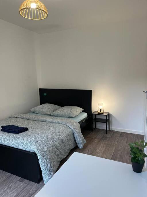Appartement F2 de haut standing en hypercentre avec jardin privé à 270 m de la Gare de MANTES ! Mantes-la-Ville Exterior foto