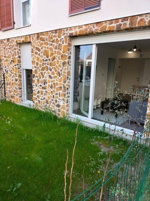 Appartement F2 de haut standing en hypercentre avec jardin privé à 270 m de la Gare de MANTES ! Mantes-la-Ville Exterior foto