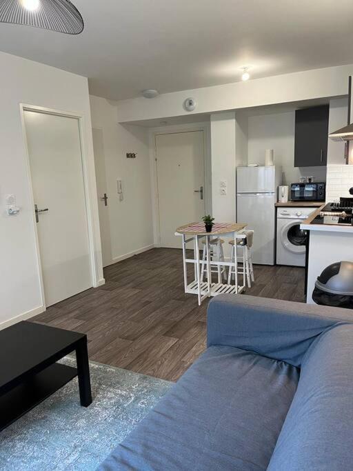 Appartement F2 de haut standing en hypercentre avec jardin privé à 270 m de la Gare de MANTES ! Mantes-la-Ville Exterior foto