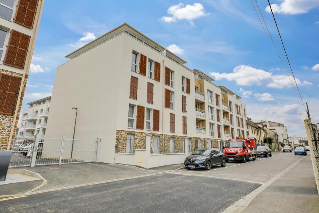 Appartement F2 de haut standing en hypercentre avec jardin privé à 270 m de la Gare de MANTES ! Mantes-la-Ville Exterior foto