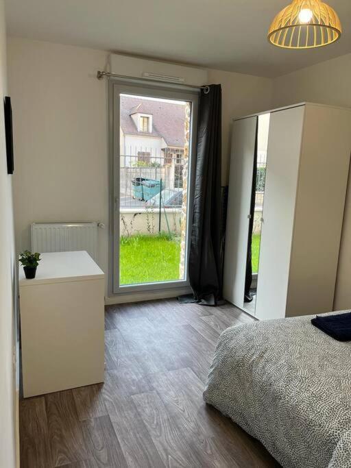 Appartement F2 de haut standing en hypercentre avec jardin privé à 270 m de la Gare de MANTES ! Mantes-la-Ville Exterior foto