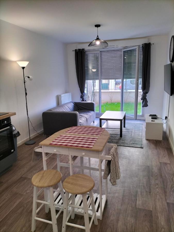 Appartement F2 de haut standing en hypercentre avec jardin privé à 270 m de la Gare de MANTES ! Mantes-la-Ville Exterior foto