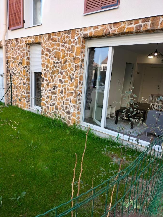 Appartement F2 de haut standing en hypercentre avec jardin privé à 270 m de la Gare de MANTES ! Mantes-la-Ville Exterior foto