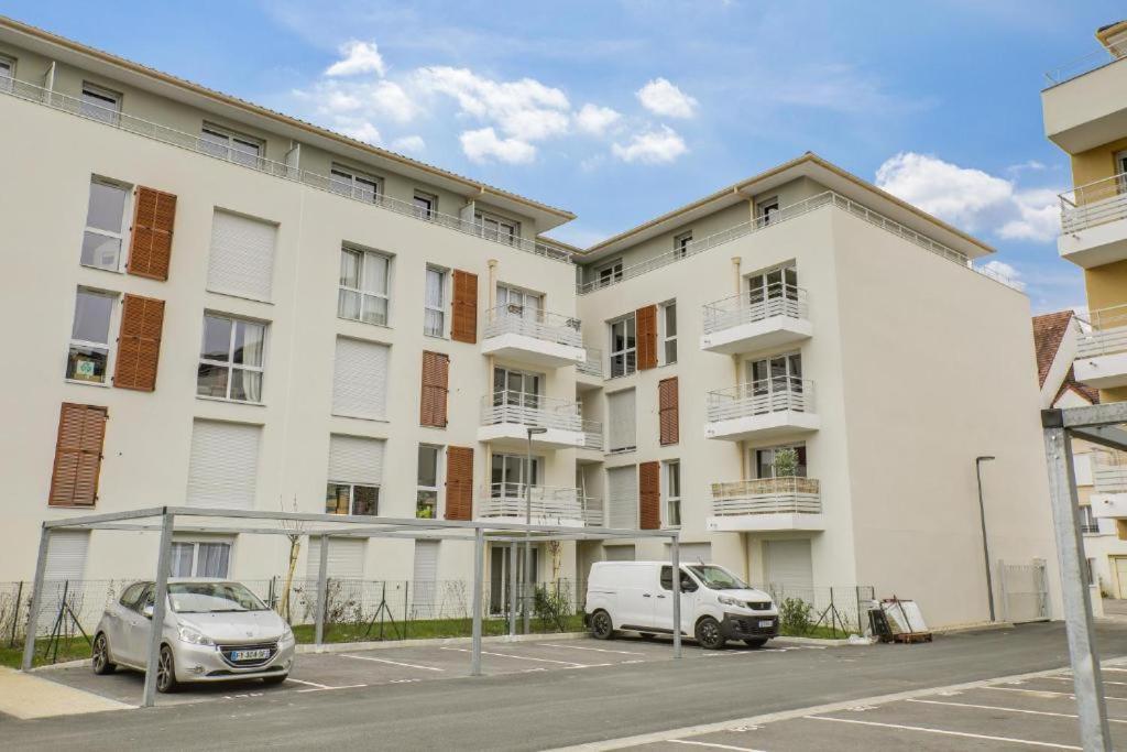 Appartement F2 de haut standing en hypercentre avec jardin privé à 270 m de la Gare de MANTES ! Mantes-la-Ville Exterior foto