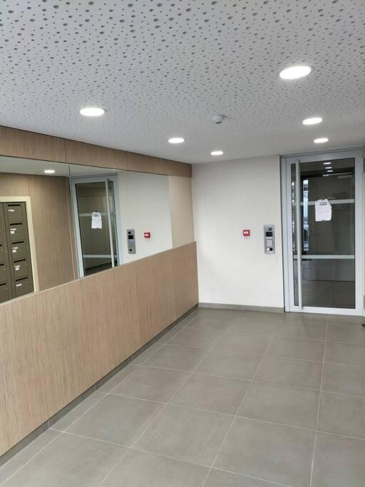 Appartement F2 de haut standing en hypercentre avec jardin privé à 270 m de la Gare de MANTES ! Mantes-la-Ville Exterior foto